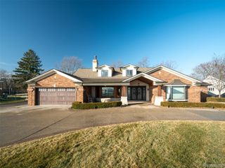 23750 E River Road, Grosse Ile Township, MI 48138