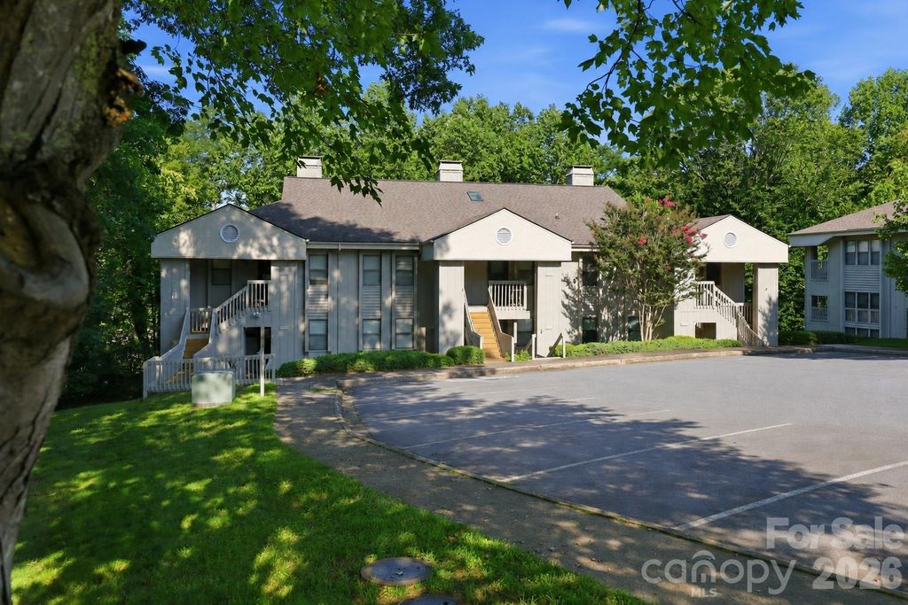 1503 Abbey Circle, Asheville, NC 28805