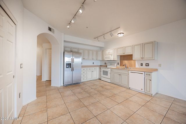 920 E DEVONSHIRE Avenue 4003, Phoenix, AZ 85014