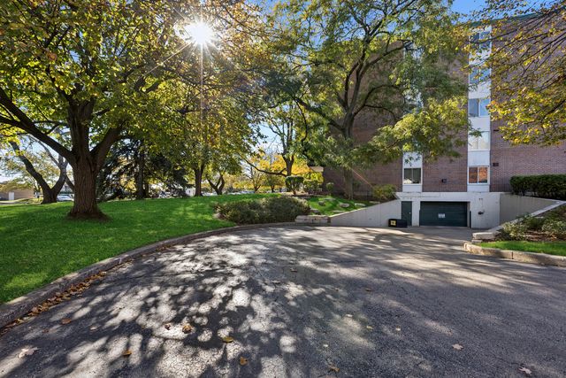 5S040 Pebblewood Lane 406E, Naperville, IL 60563