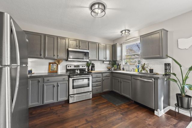 201 Fox Hall Drive, Pataskala, OH 43062