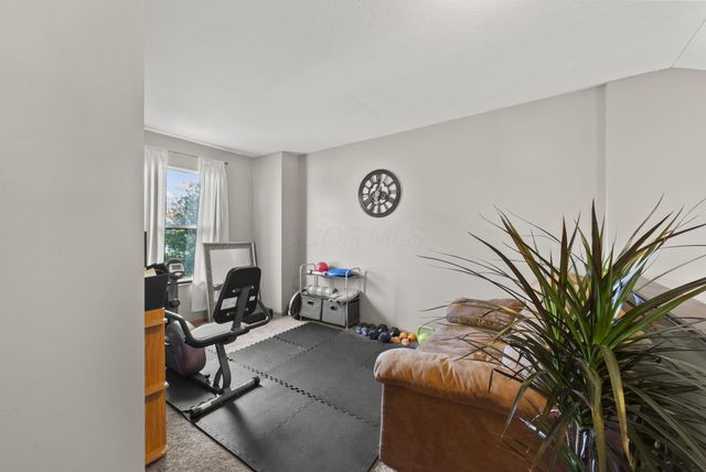 201 Fox Hall Drive, Pataskala, OH 43062