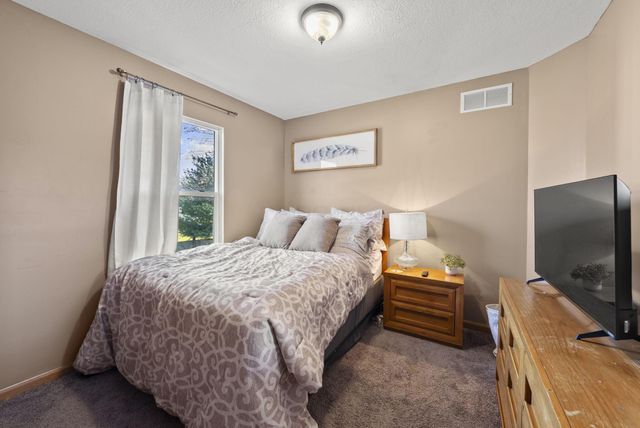 201 Fox Hall Drive, Pataskala, OH 43062