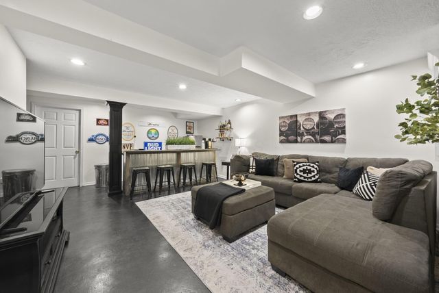 201 Fox Hall Drive, Pataskala, OH 43062