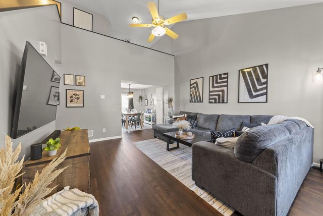 201 Fox Hall Drive, Pataskala, OH 43062