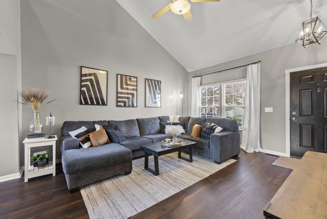 201 Fox Hall Drive, Pataskala, OH 43062