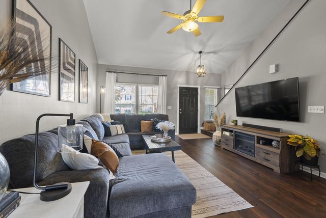 201 Fox Hall Drive, Pataskala, OH 43062