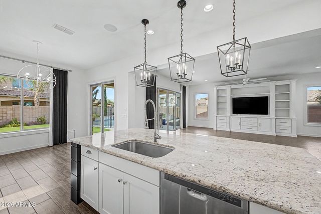 1002 E PARKVIEW Drive, Gilbert, AZ 85295