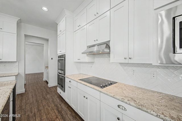 1002 E PARKVIEW Drive, Gilbert, AZ 85295