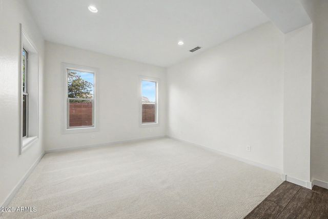 1002 E PARKVIEW Drive, Gilbert, AZ 85295