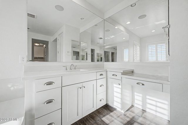 1002 E PARKVIEW Drive, Gilbert, AZ 85295