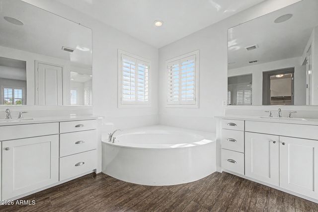 1002 E PARKVIEW Drive, Gilbert, AZ 85295