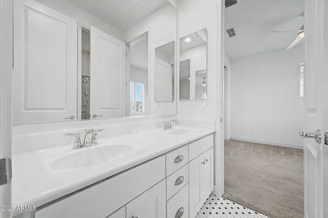 1002 E PARKVIEW Drive, Gilbert, AZ 85295