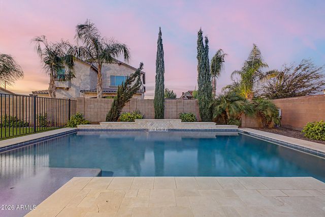 1002 E PARKVIEW Drive, Gilbert, AZ 85295
