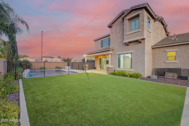 1002 E PARKVIEW Drive, Gilbert, AZ 85295