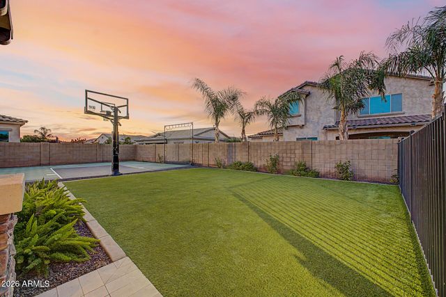 1002 E PARKVIEW Drive, Gilbert, AZ 85295