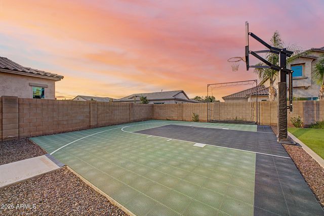 1002 E PARKVIEW Drive, Gilbert, AZ 85295