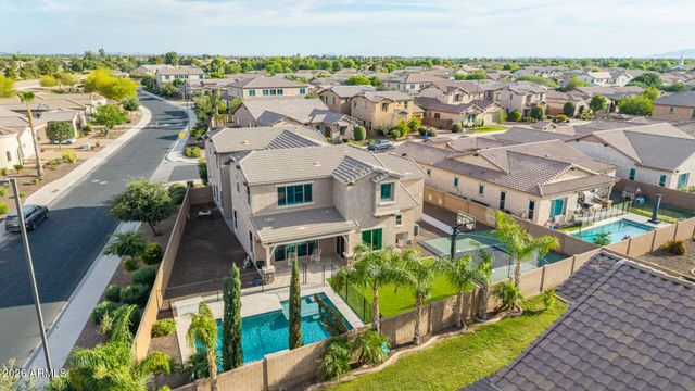 1002 E PARKVIEW Drive, Gilbert, AZ 85295