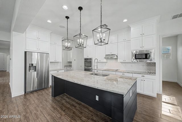1002 E PARKVIEW Drive, Gilbert, AZ 85295