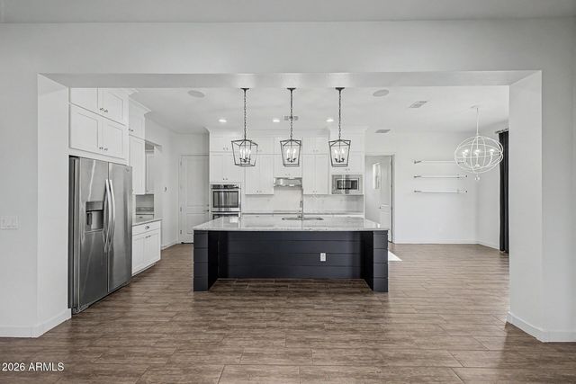 1002 E PARKVIEW Drive, Gilbert, AZ 85295