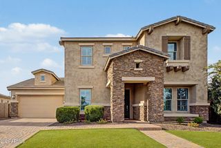 1002 E PARKVIEW Drive, Gilbert, AZ 85295