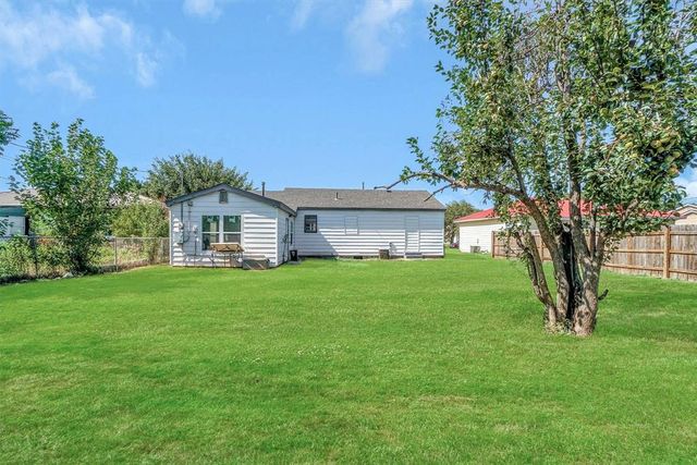 1016 E Pecan Street, Altus, OK 73521