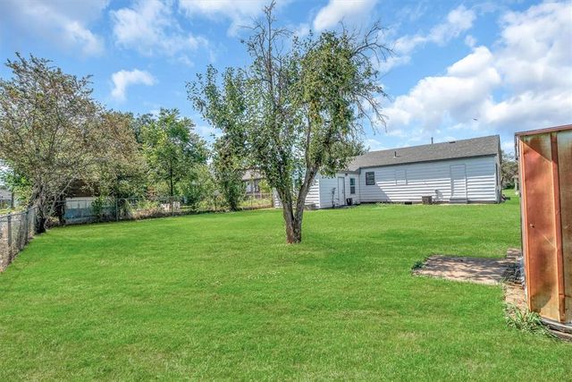 1016 E Pecan Street, Altus, OK 73521