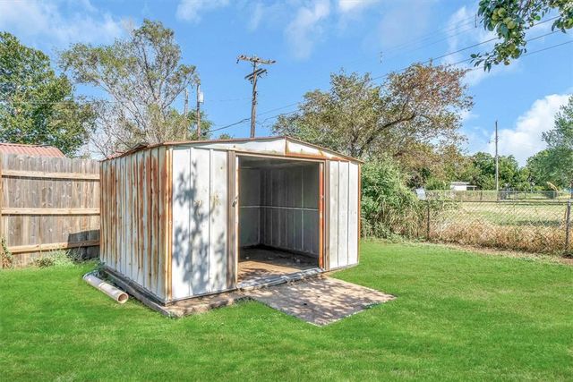 1016 E Pecan Street, Altus, OK 73521