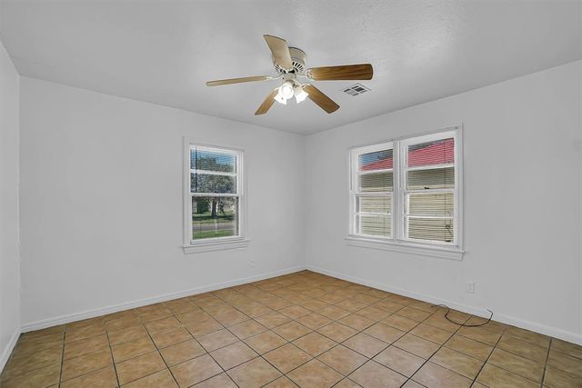 1016 E Pecan Street, Altus, OK 73521