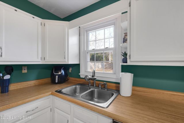 2815 Rockhaven Ave, Louisville, KY 40220