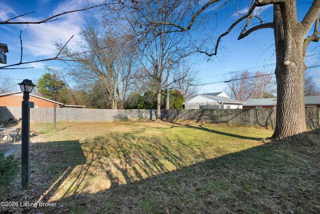 2815 Rockhaven Ave, Louisville, KY 40220