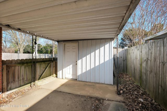 2815 Rockhaven Ave, Louisville, KY 40220