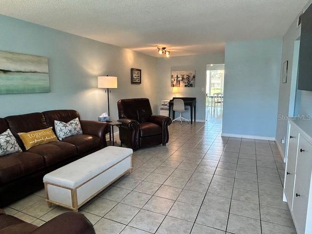 5095 BAY STREET NE 111, St Petersburg, FL 33703