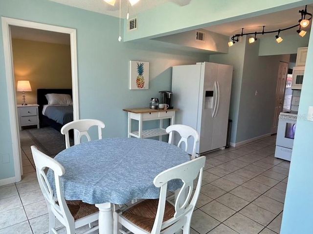5095 BAY STREET NE 111, St Petersburg, FL 33703