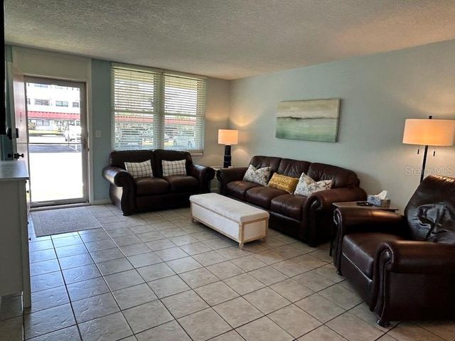 5095 BAY STREET NE 111, St Petersburg, FL 33703