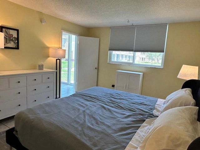 5095 BAY STREET NE 111, St Petersburg, FL 33703