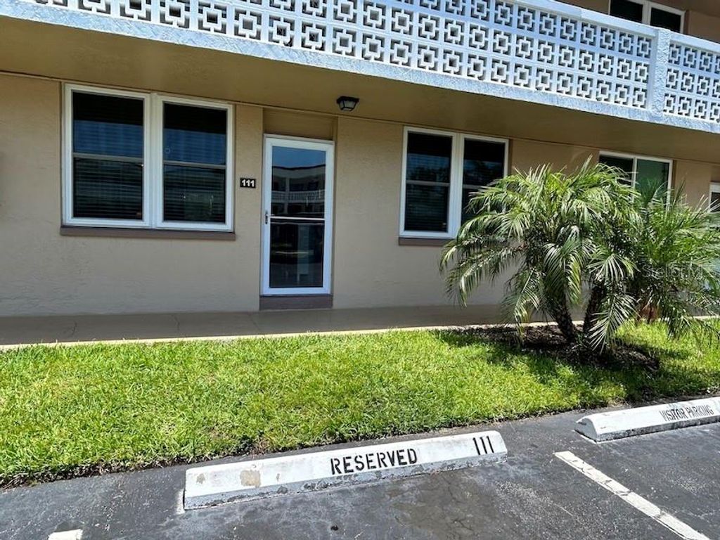 5095 BAY STREET NE 111, St Petersburg, FL 33703