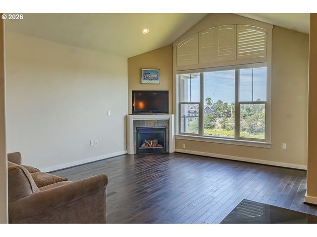 1000 N HOLLADAY Dr 408, Seaside, OR 97138