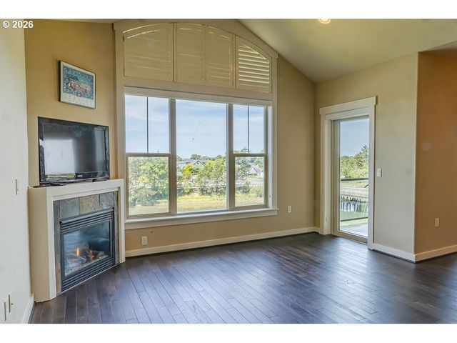 1000 N HOLLADAY Dr 408, Seaside, OR 97138
