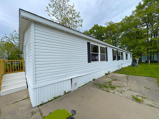 466 Pine Cone Trail, Monroe City, MI 48161
