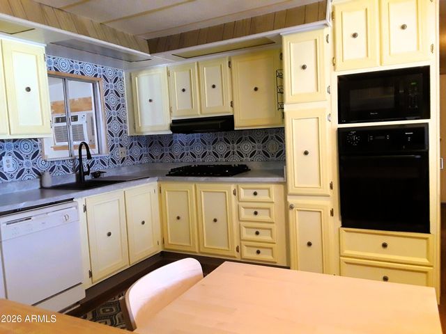 10701 N 99th Avenue 207, Peoria, AZ 85345