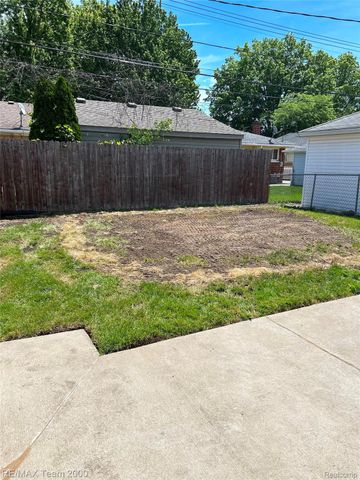24820 CULVER Street, St. Clair Shores, MI 48080