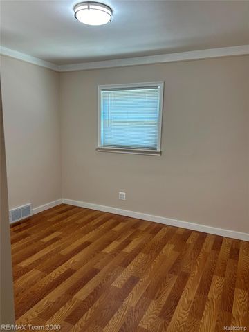 24820 CULVER Street, St. Clair Shores, MI 48080