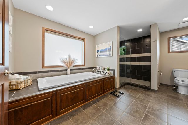 3339 Sunray Court SW, Prior Lake, MN 55372