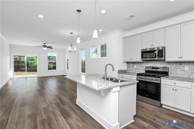 10243 Szalay Ln, Ashland, VA 23005