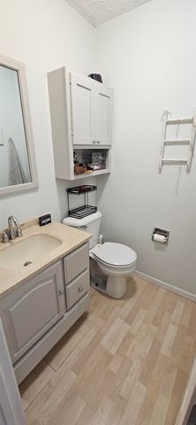 4222 Kris Line Drive, Waterloo, IA 50701