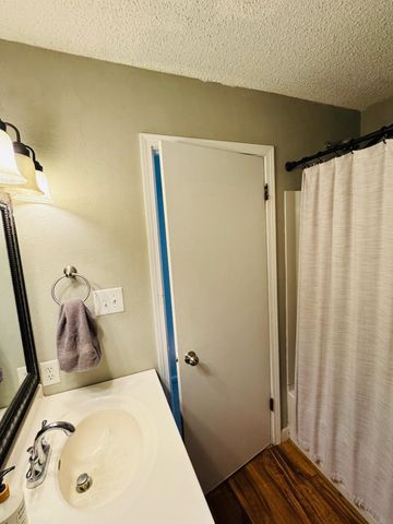4222 Kris Line Drive, Waterloo, IA 50701