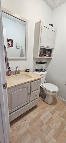 4222 Kris Line Drive, Waterloo, IA 50701