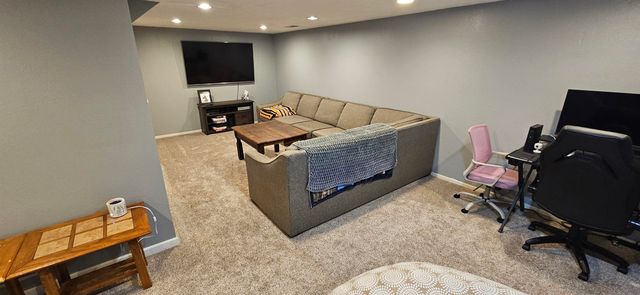 4222 Kris Line Drive, Waterloo, IA 50701