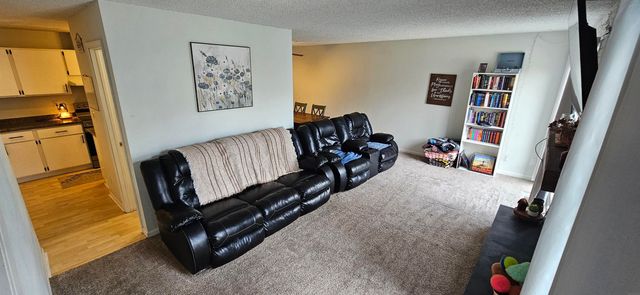 4222 Kris Line Drive, Waterloo, IA 50701
